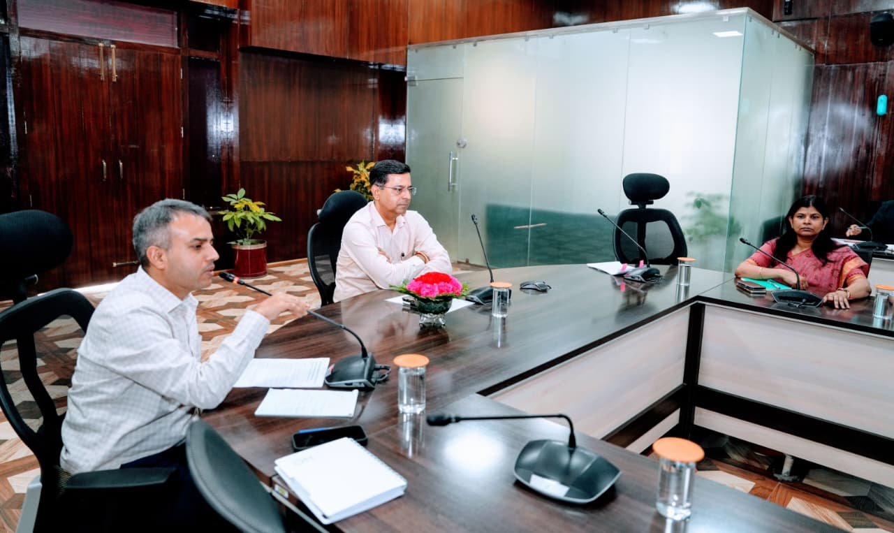 विकास परियोजनाओं की बाधाओं को दूर करने के लिए विभागीय समन्वय एवं समयबद्ध कार्यवाही पर जोर
