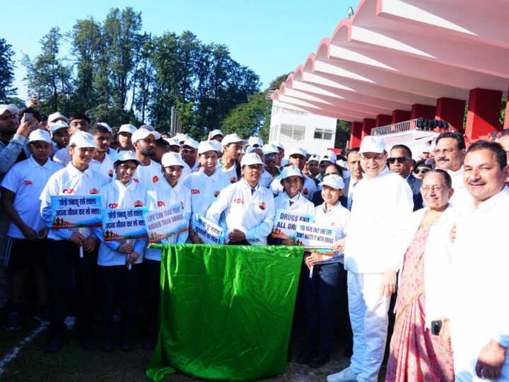 नशामुक्त उत्तराखंड वॉकथॉन को सीएम धामी ने दिखाई हरी झंडी