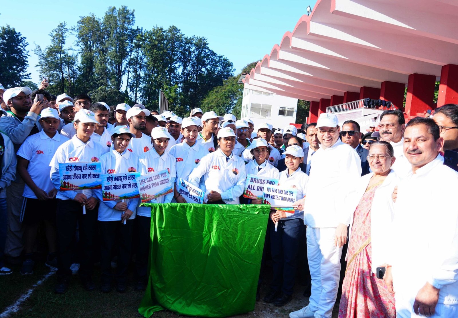 नशामुक्त उत्तराखंड वॉकथॉन को सीएम धामी ने दिखाई हरी झंडी