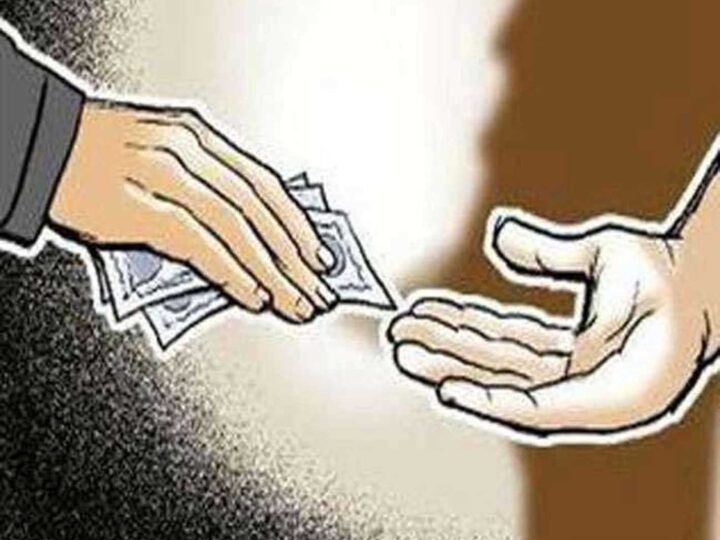 दस हजार की रिश्वत लेते रंगे हाथ महिला एएसआई गिरफ्तार